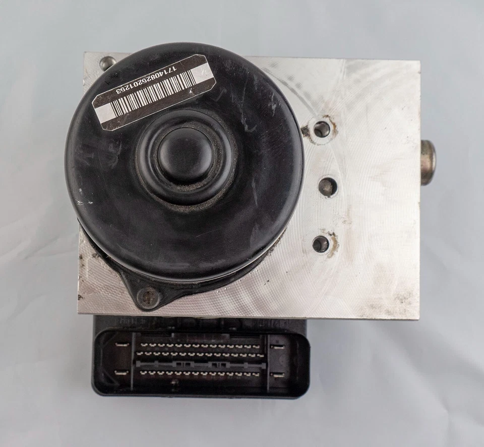 2005 Nissan Xterra ABS Controller  Antilock Brake Pump Control - Изображение 2 из 4