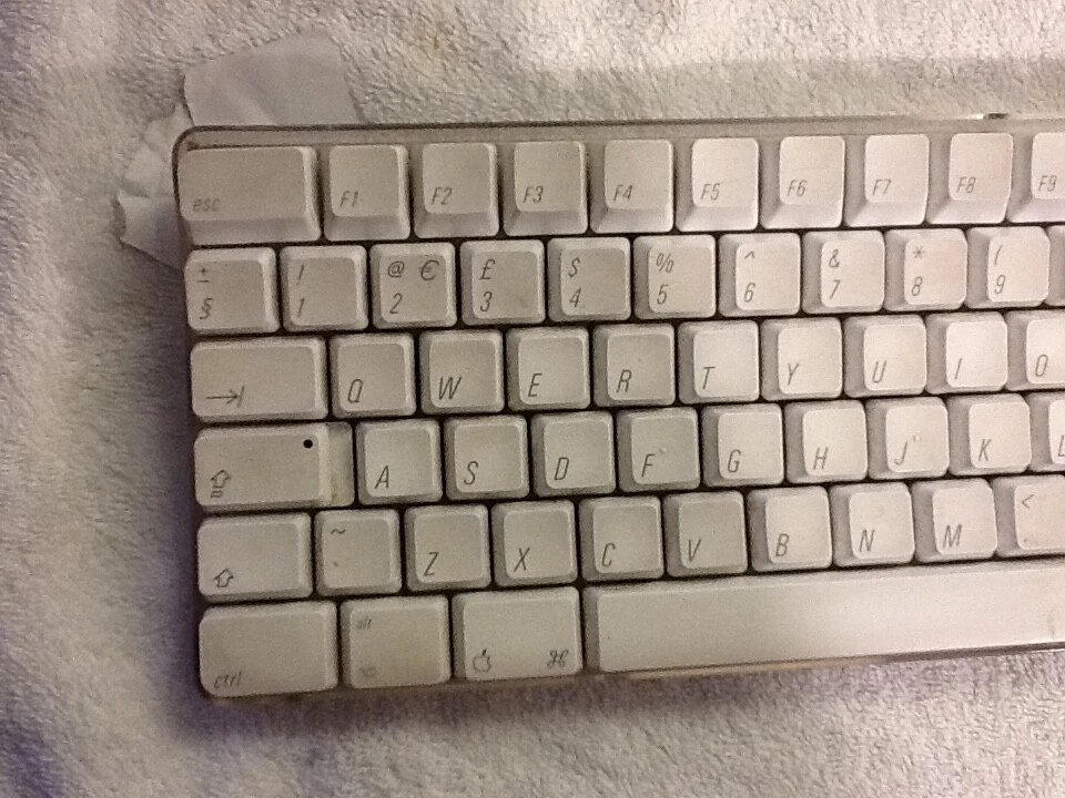 Apple Wired Keyboard - A1048 | M9034B/A | With NUMPAD | UK QWERTY Layout - Image 2 of 4