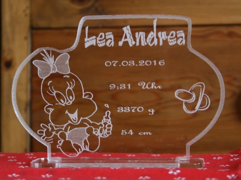 TECHNOLOGS Geburt Aufsteller Baby + Gravur nach Wunsch: Name Datum Uhrzeit Gewicht Größe