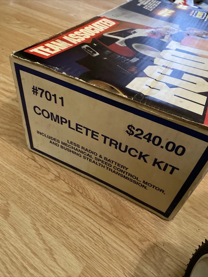 Team Associated RC10T #7011 Futaba Remote Control AS/IS Untested - Image 2 of 4