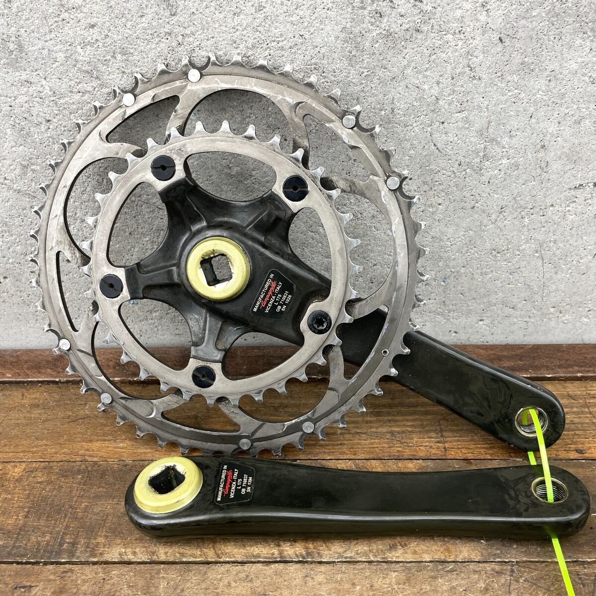 Campagnolo Record CT Carbon Crank Set 10s 175 mm Square Campagnolo Record CT Carbon Crank Set 10s 175 mm Square