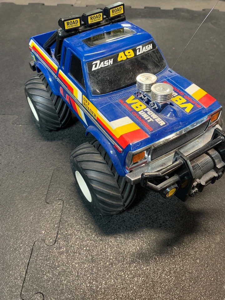Radio Shack RC todoterreno años 80 4x4 azul Ford ** LEER** sin control remoto, neumáticos pinchados Foto 4 de 4