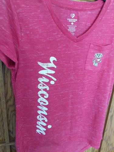 Women's NCAA Wisconsin Badgers W/ Sparkly Badger on Pocket Red T-Shirt Sz. M - Picture 2 of 8