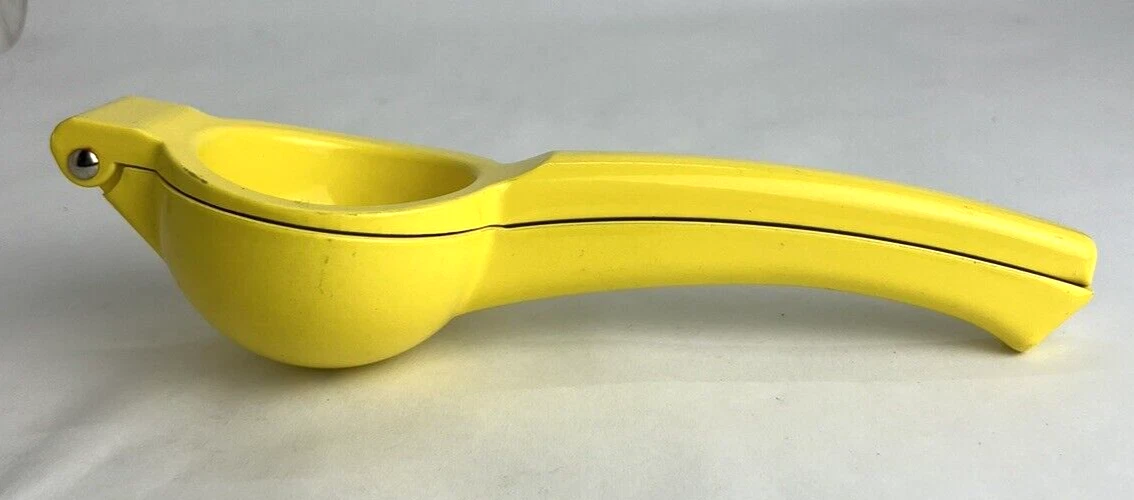Metal Yellow Lemon Lime Juicer Manual Hand Press Hinged Squeezer Citrus Press
Opens in a new window