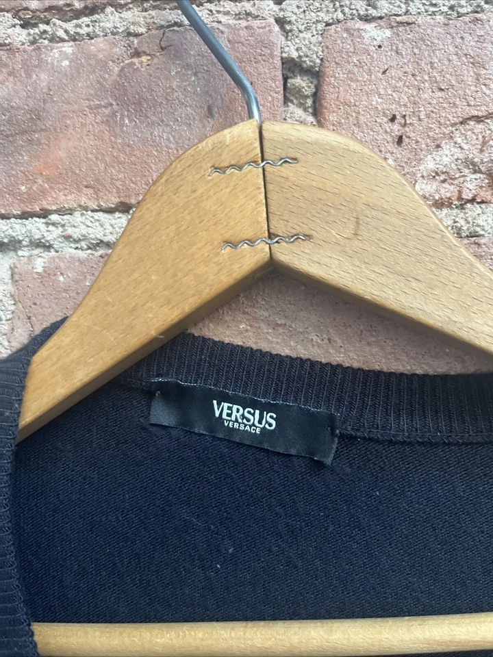 Suéter de hombro abierto Versus Versace para hombre, talla 54, Italia Foto 4 de 4