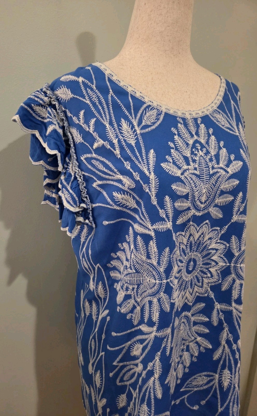 Solitaire Medium Blue White Eyelet Embroidered Ru… - image 3