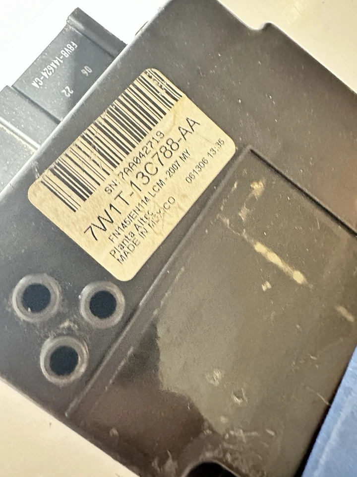 2007 Lincoln Town Car LCM Lighting Control Module 7W1T13C788AA - Image 3 of 4