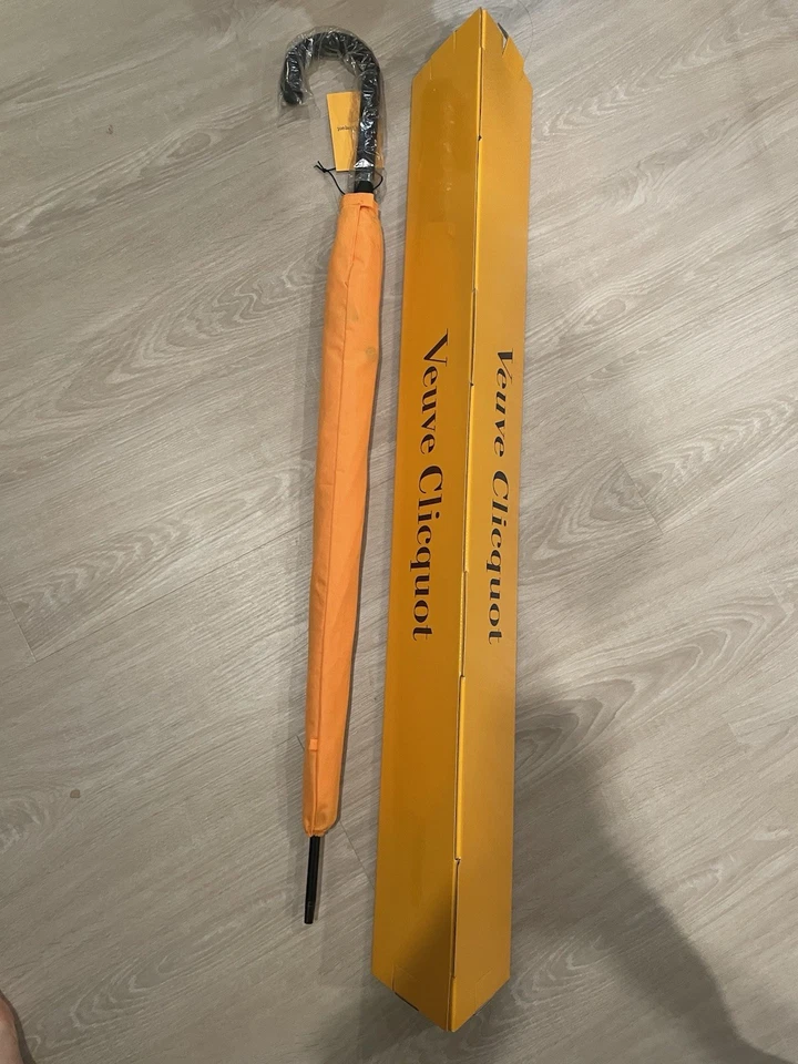 SOMBRILLA VEUVE CLICQUOT AMARILLO CHAMPAGNE. Nuevo Con Caja AUTÉNTICO Foto 3 de 4