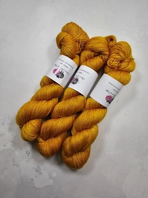 Sw Merino Seide Kaschmir Garn, 4-ply, Griffweise Gewicht, 100 G, Pure Hell Gold - Bild 1 von 4