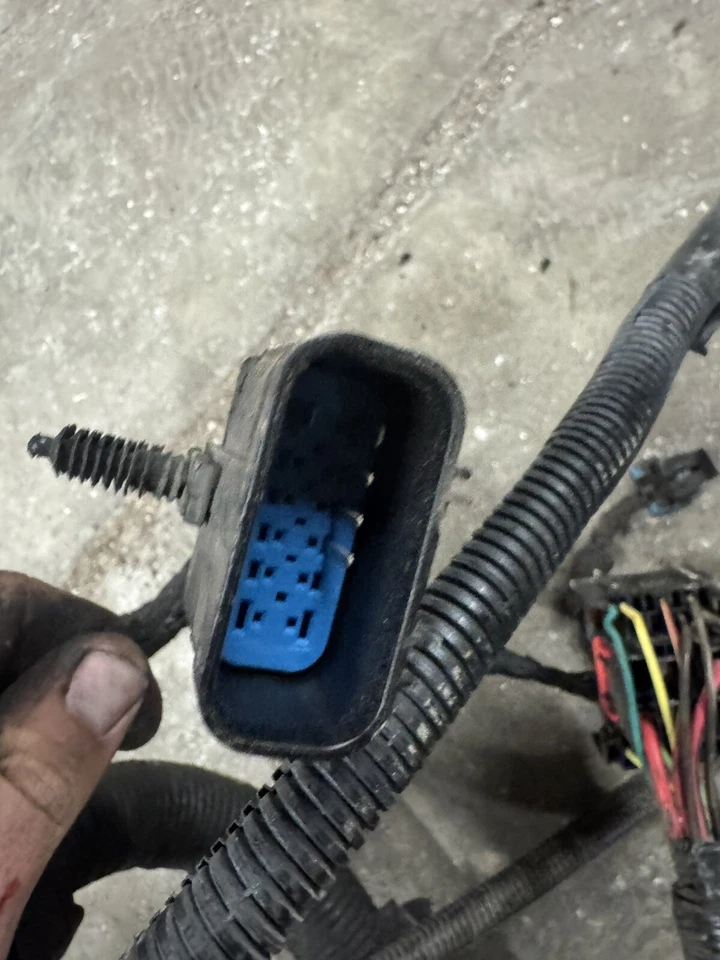 2008 Chevy Silverado 2500 6.0l Gas 2wd Ext Cab Long Bed Chassis Harness - Image 3 of 4