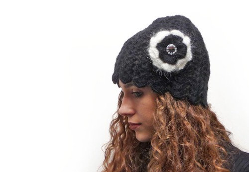 Cappello donna invernale in lana mohair nero ad uncinetto con spilla a  fiore | eBay