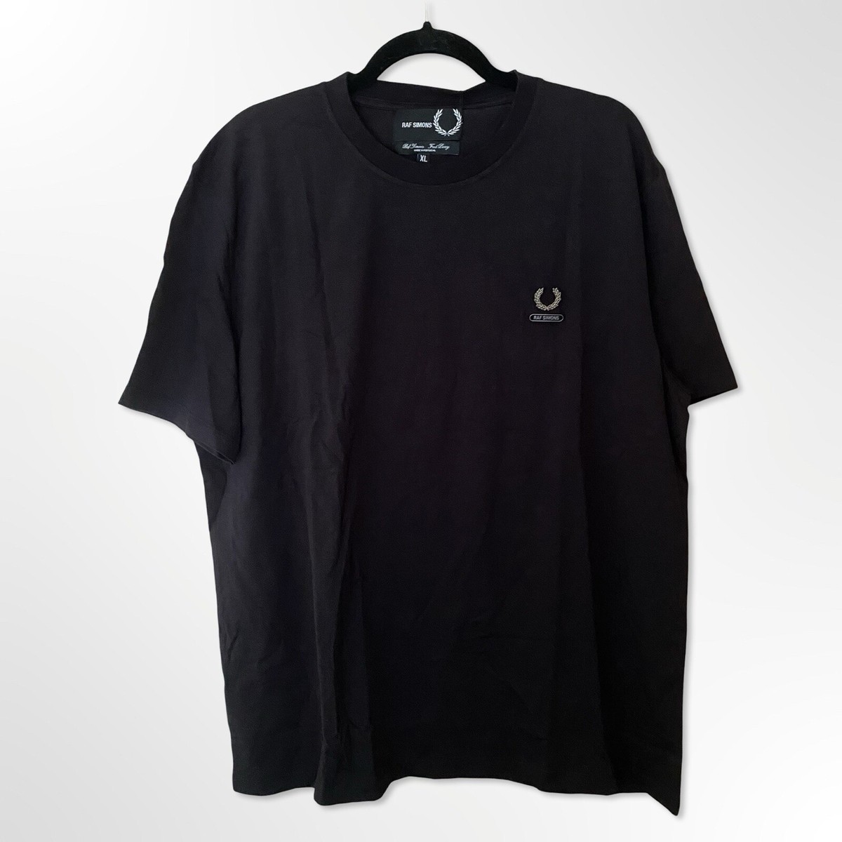 RAF SIMONS X FRED PERRY Mens Black Cotton T shirt Enamel RAF SIMONS X FRED PERRY Mens Black Cotton T shirt Enamel