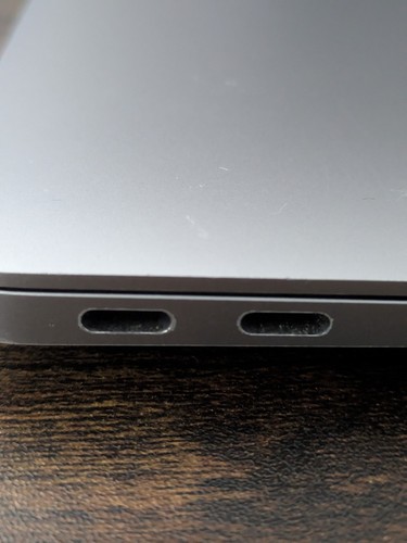 Silver Retina MacBook Air 13 cali 2020 - procesor i3, 256 GB SSD, 8 GB RAM - Zdjęcie 7 z 7