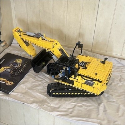 LEGO Technic Excavator 42121 Complete Set Yellow Plastic Vehicles with Manuals