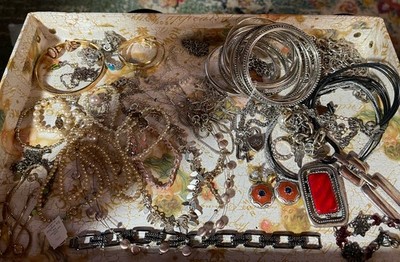 Jewelry Lot Meriam Haskell Trifari Michael Kors Monet Vendome Marvella  25+ LL11