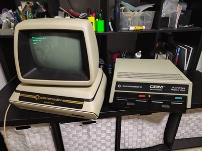 Commodore 8032-SK + CBM 8050 dual-drive floppy-disk (ca. Baujahr 1980)