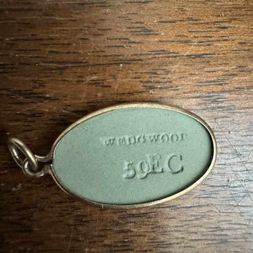 England Wedgwood Green Cameo Medallion 14K Gold Trim Pendant Vintage Jasperware - Picture 4 of 4