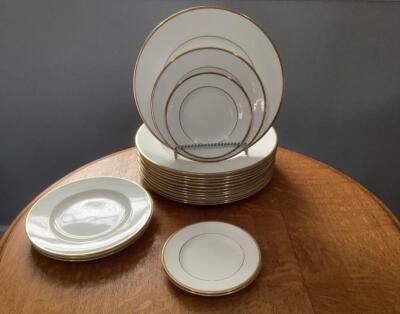 Wedgwood California bone china 19 piece plate set-dinners, breads