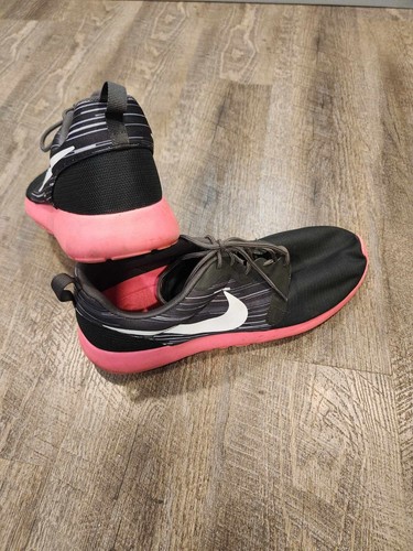 NIKE ROSHE RUN 636220-002 HYPERFUSE BLACK ASH GREY HYPER PINK Size 12.5