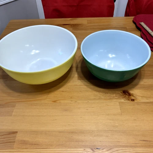 PYREX Vintage Bowl Set of 2