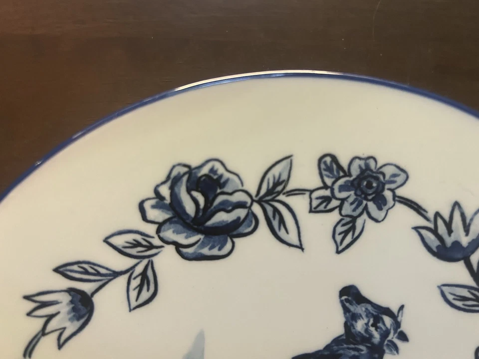 Plato escotilla Anthropologie Molly azul vaca flores granja país francés 8" usado en excelente estado Foto 4 de 4