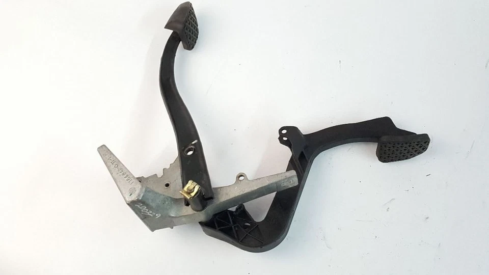 Embrague y pedal de freno OEM 1998 1999 2000 BMW Z3 Foto 3 de 4