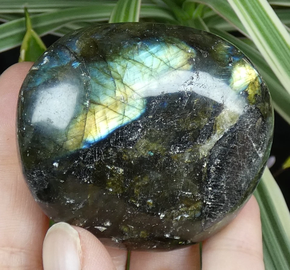 Galet Labradorite bleu & jaune 5.5x5cm Madagascar lithothérapie reiki ancien - Photo 4/4