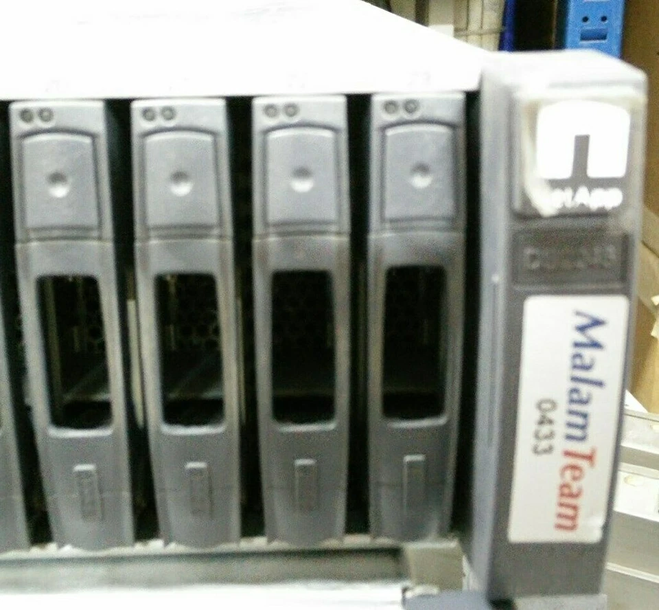 NetApp DS2246 w/ 24x X423A-R5 900GB 10K 2.5" HD, 2x IOM6 SAS 6G Cont. 2x AC P.S. - Image 2 of 4