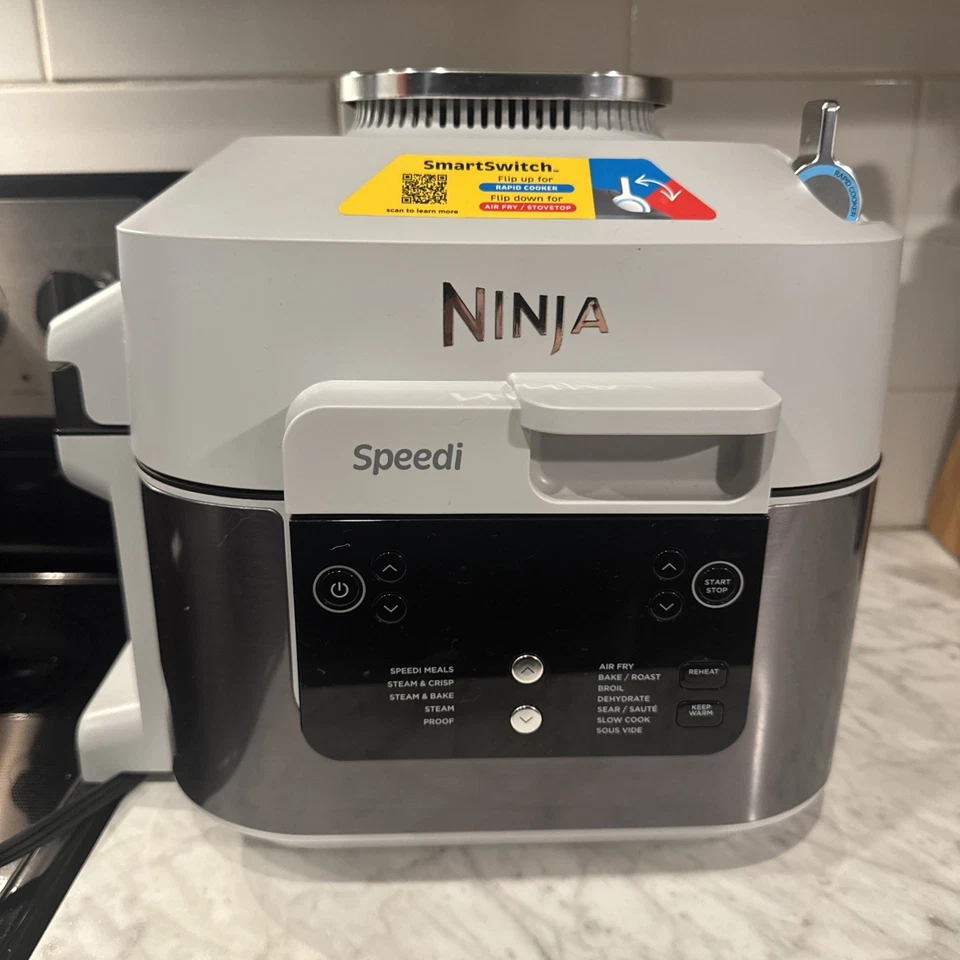 Freidora de aire Ninja Speedi SF303CO 12 en 1 funciones velocidad cocina rápida 6 cuartos de galón Foto 2 de 4