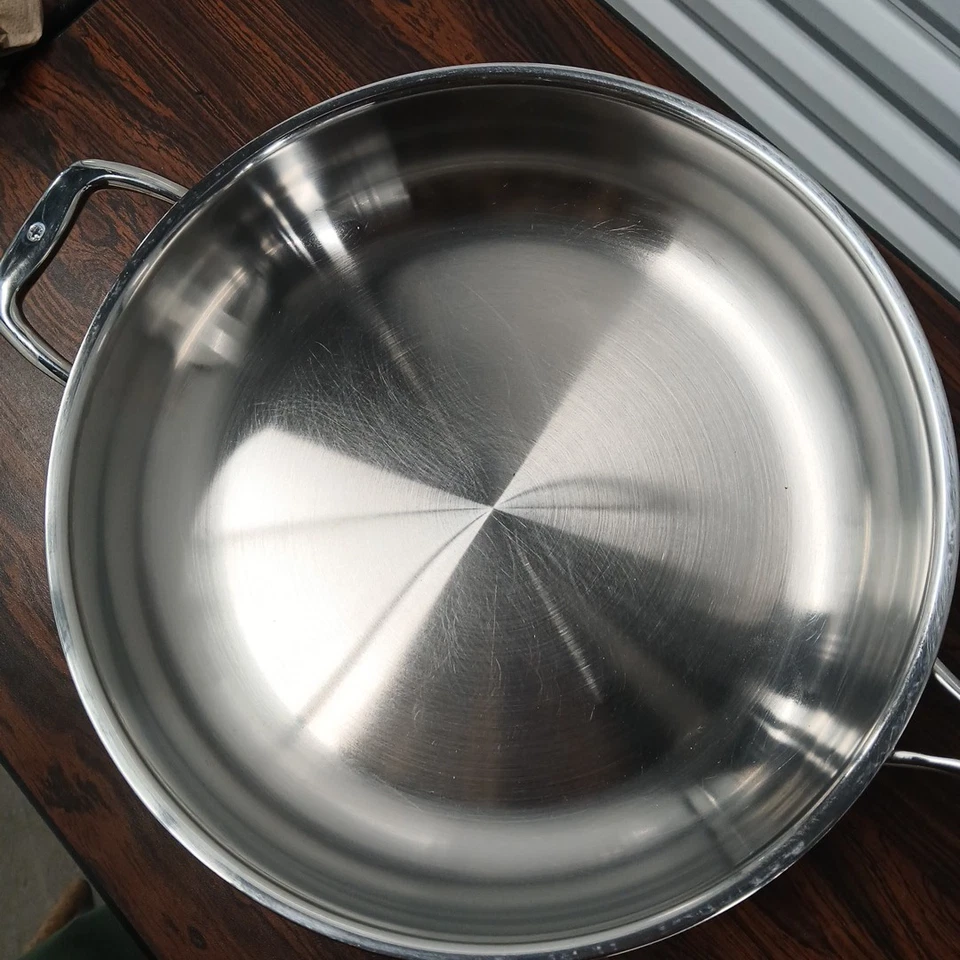 "Sartén Swiss Diamond Premium revestida de acero inoxidable de 13"" con tapa" Foto 2 de 4