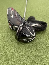 TITLEIST 915D2 DRIVER. RIGHT HANDED. 10.5 DEGREE. DIAMANA STIFF GRAPHITE SHAFT