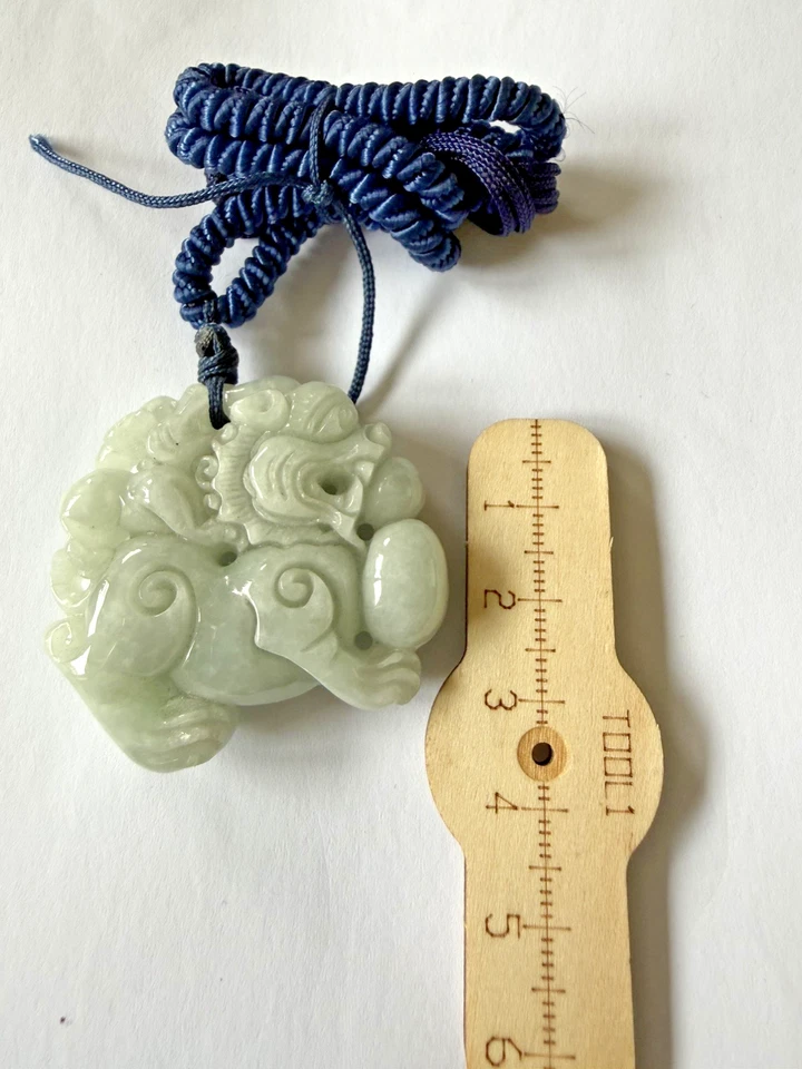 Beautifully carved jadeite pendant that appears to depict Pixiu(Pi Yao) - Image 3 of 4