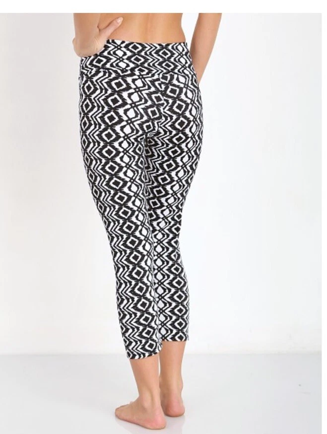 Nuevo con etiquetas Onzie Diamond Print Capri XS Negro Blanco Natación Yoga Foto 2 de 3