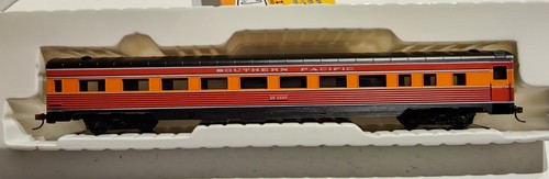 Autobús Con-Cor HO 85' R.T.R. Lados de corruga Southern Pacific #2395 | Zustand: Used