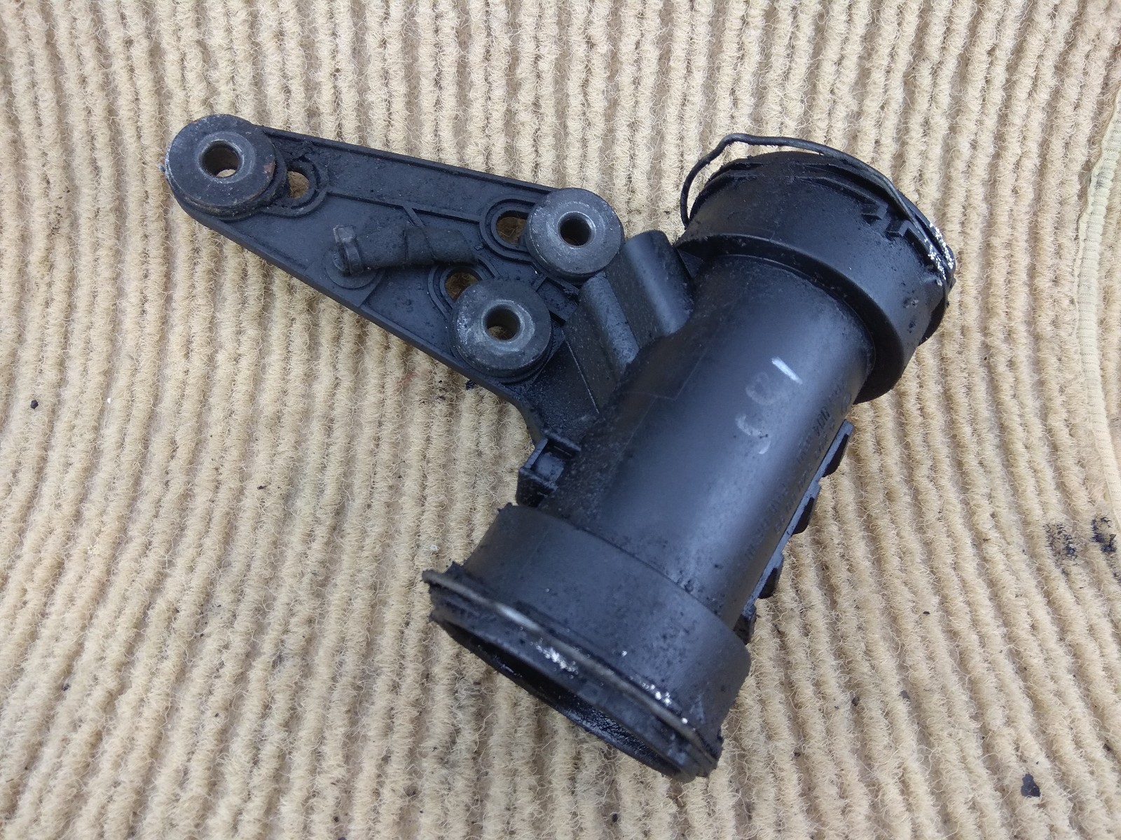 Mercedes C220 CDI W203 MASS AIR FLOW METER MAF SENSOR PIPE 2035200095 C