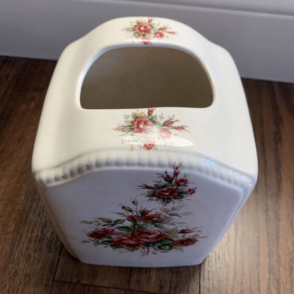 Caja cuadrada con cubierta de pañuelo de cerámica vintage Athena 'Rose Rhapsody'  Foto 4 de 4