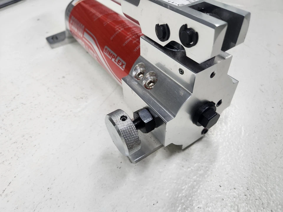  SIMPLEX 2 Speed Hand Pump, 1st 200psi, 2nd 10,000 psi Model: p30u100 - Image 3 of 4