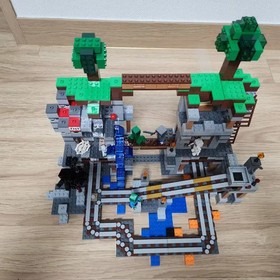 Minecraft LEGO 21118 Mine Shaft Set - Complete, Assembled, with Manuals