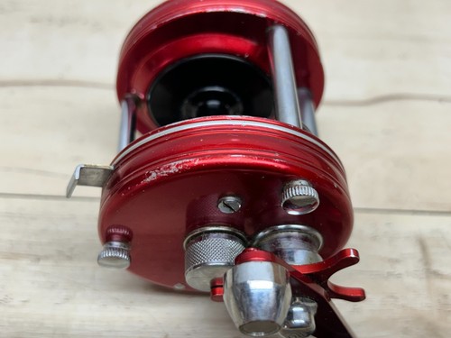 Carrete de pesca Abu Garcia Ambassadeur 5000 rojo baitcasting 1980 de colección hecho en Suecia - Imagen 16 de 23