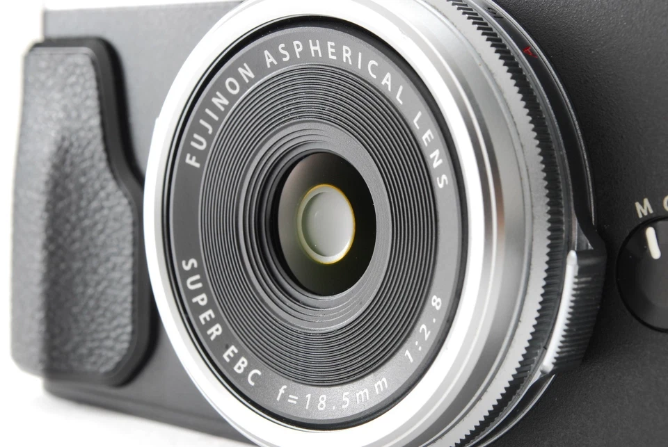 [NEAR MINT  W/BOX]Fuji Fujifilm X70 16.3MP Digital Camera Silver w/Case JAPAN - Image 3 of 4