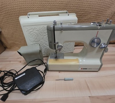 Vintage Sears Kenmore 158.10400 1040 Portable Sewing Machine w/Hard Rose Case
