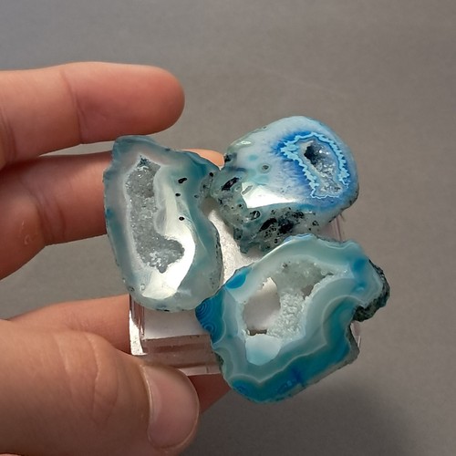 Agate Slices x 3 with blue colour and druzy holes, loose gemstone Eo-1186 - Picture 2 of 5