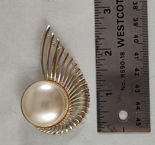 1956 Vintage Sarah Coventry 'Pearl Flight' Brooch NICE! - Picture 4 of 4