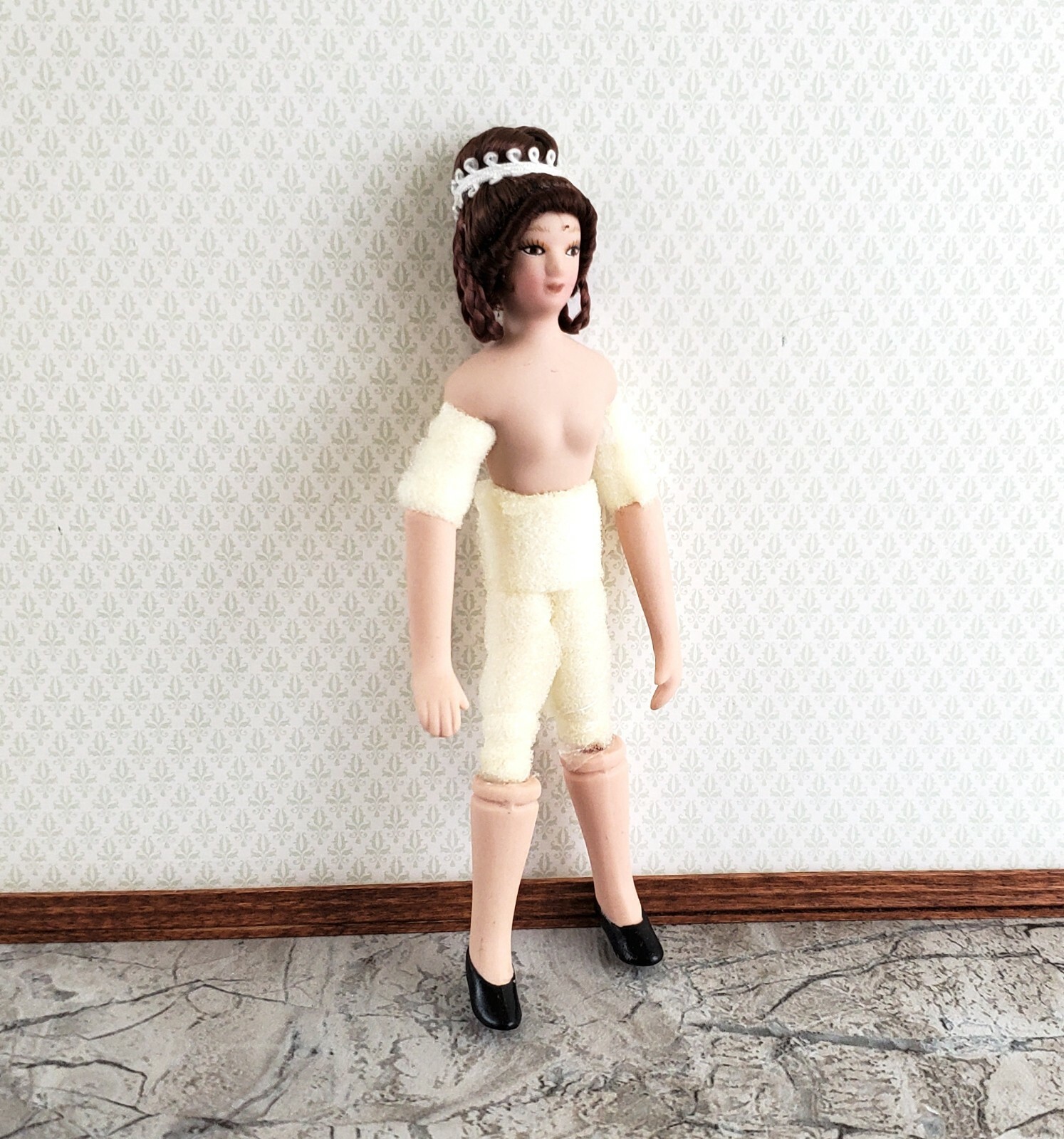 Dollhouse Miniature Porcelain Doll Undressed Female Mom Poseable 1:12 Scale