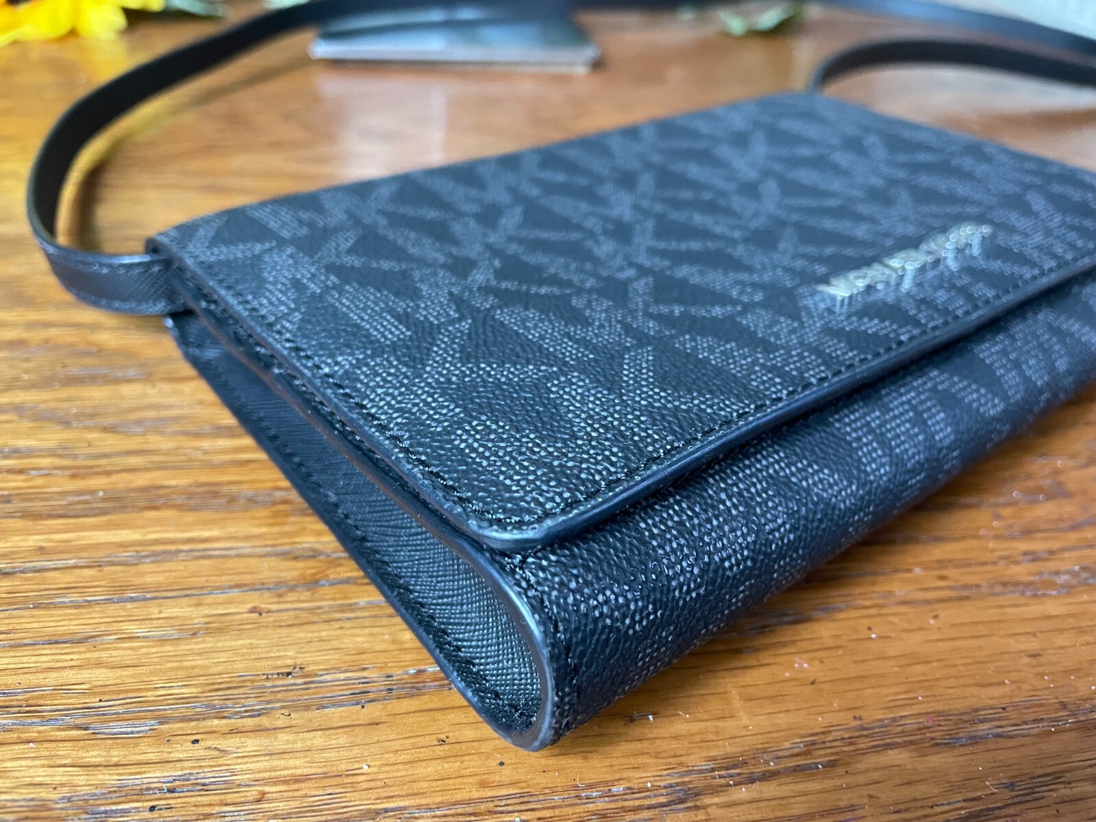 MICHAEL KORS JET SET MULTIFUNCTION CROSSBODY CLUT… - image 11