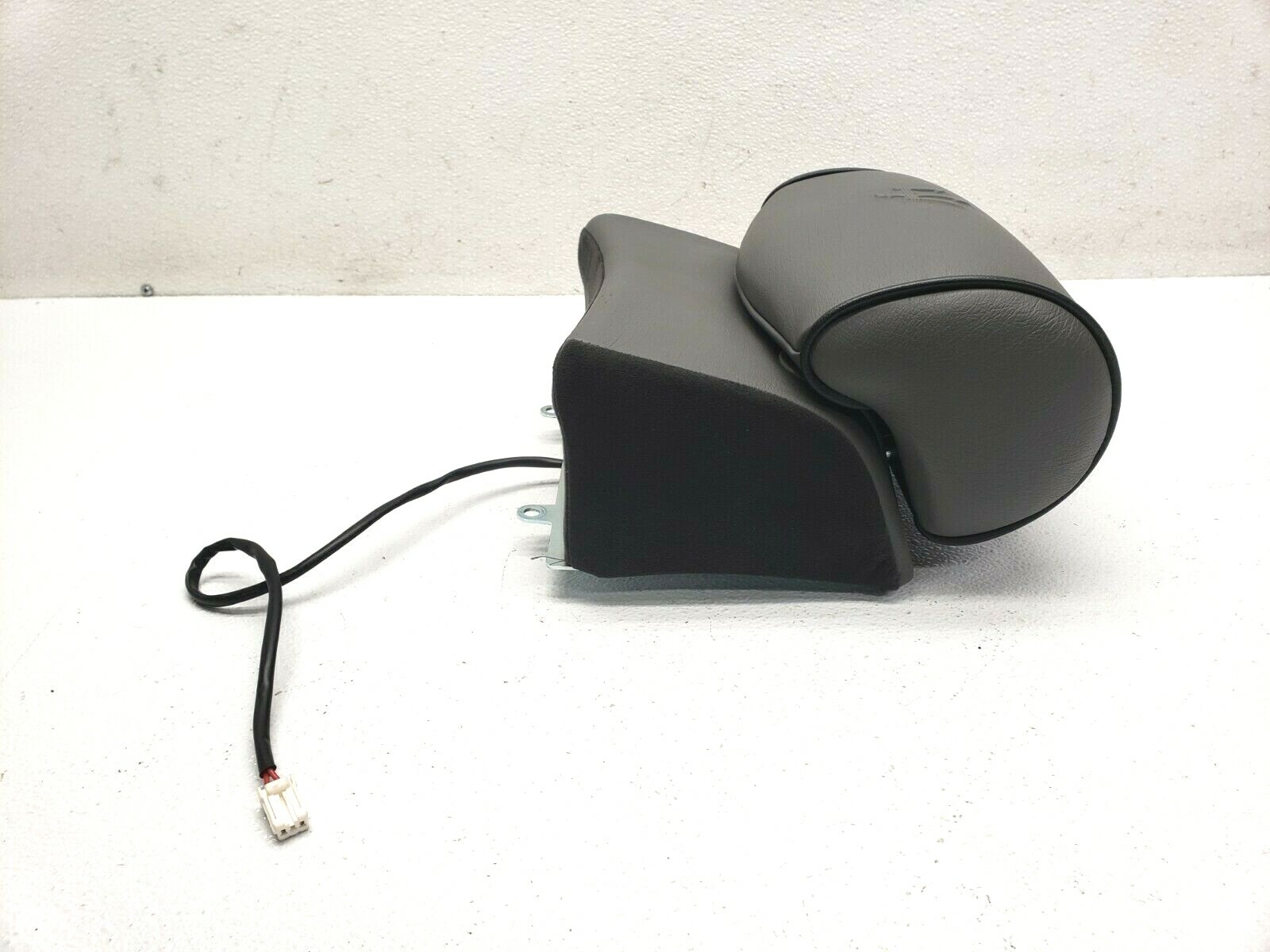04-08 MASERATI QUATTROPORTE M139 REAR SECOND ROW CENTER SEAT HEADREST LOT529 OEM
