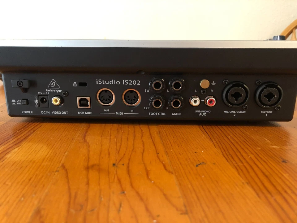 Behringer iStudio iS202 iPad Recording Dock Interface w/ MIDI, Phono, XLR, 1/4" - Image 3 of 4