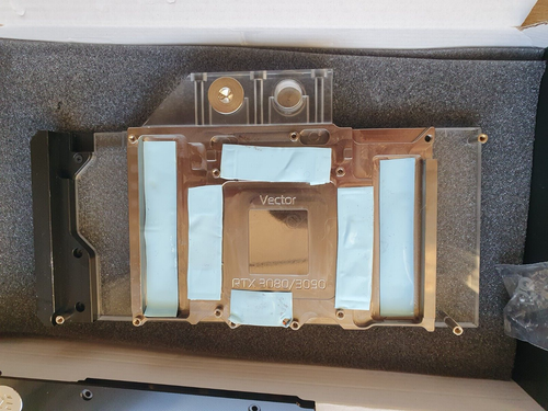 EK-Quantum Vector² RTX 3080/90 Reference D-RGB - Nickel + Plexi + Backplate - 第 7/15 張圖片
