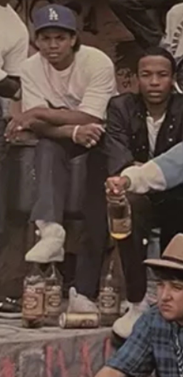 Olde English 800 40 oz Malt Liquor Empty Glass Bottle Eazy-E