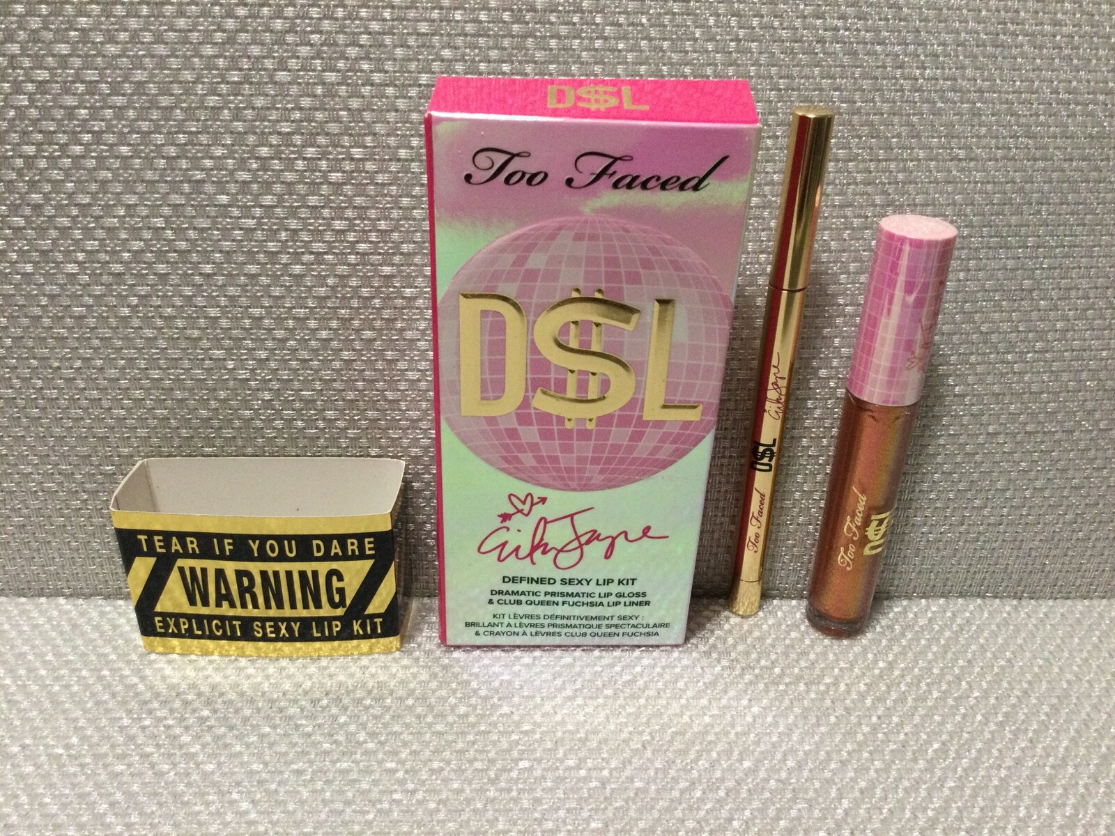Too Faced Erika Jayne Lip Kit: Matita Club Queen e Gloss Drammatico